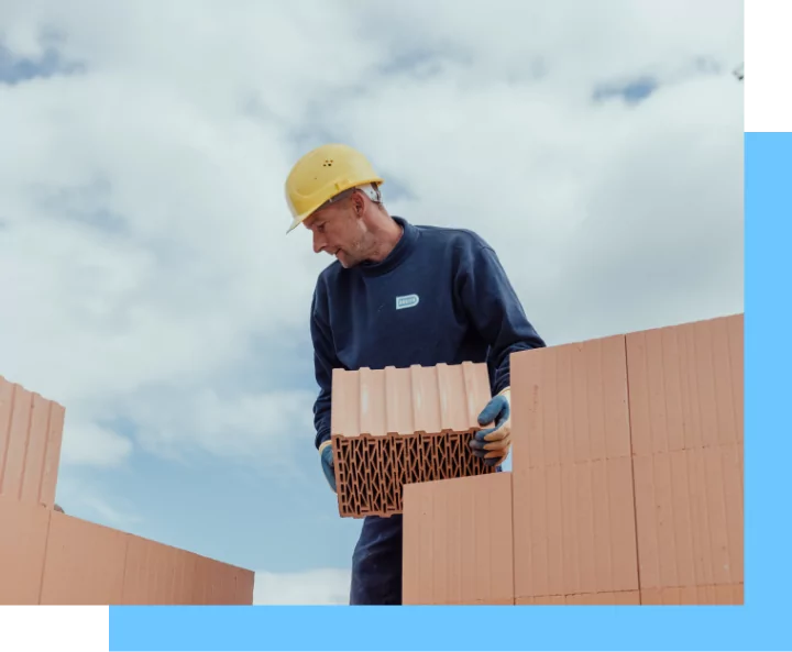 Team von Baufachleuten bei Besprechung